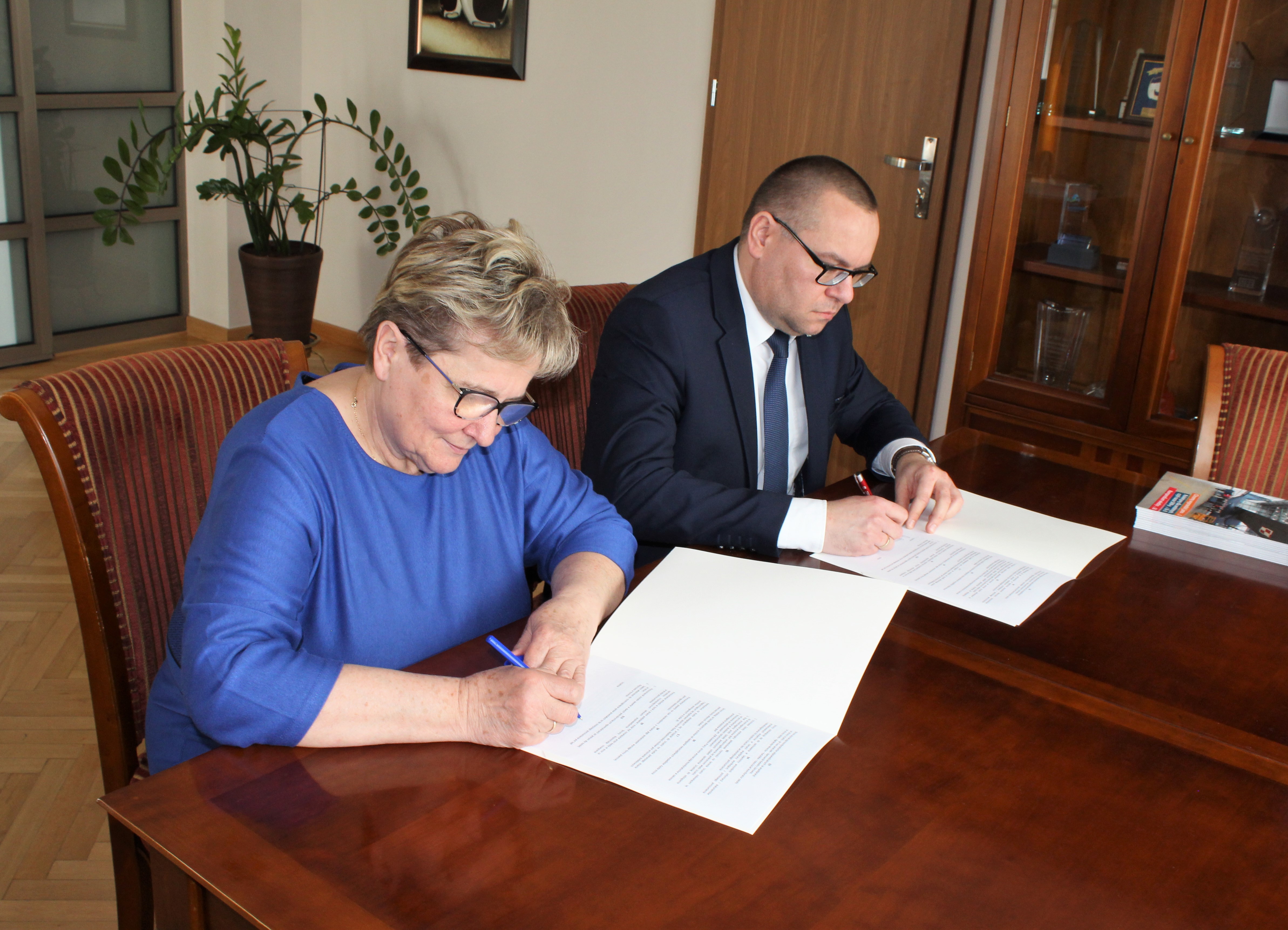 podpisanie umowy z ZSEU w Żychlinie